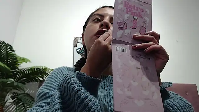 Snapshot of CarolineBrunx chatting on March 13, 4:49 am CarolineBrunx online show from March 13, 4:49 am