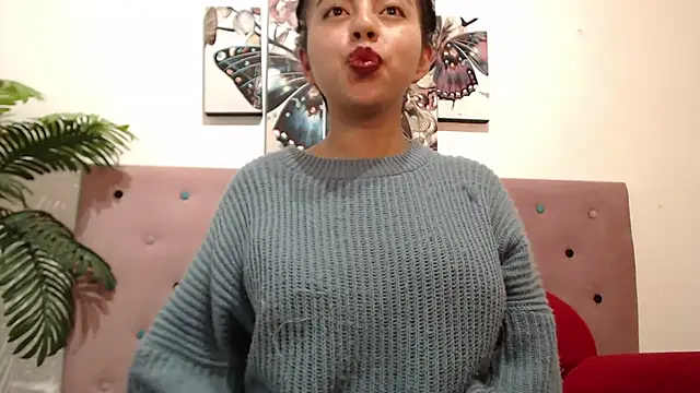 Snapshot of CarolineBrunx chatting on March 13, 8:26 am CarolineBrunx online show from March 13, 8:26 am