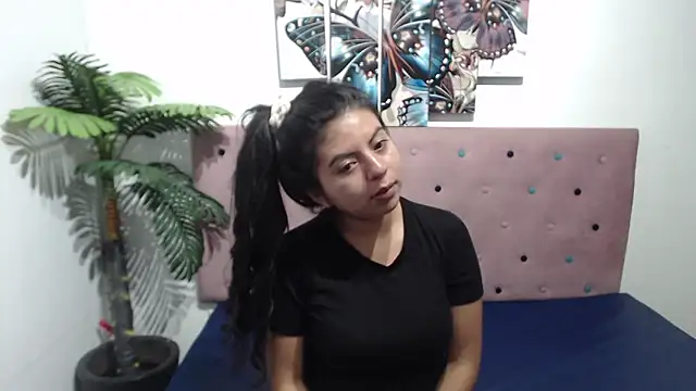 Snapshot of CarolineBrunx chatting on March 15, 4:35 am CarolineBrunx online show from March 15, 4:35 am