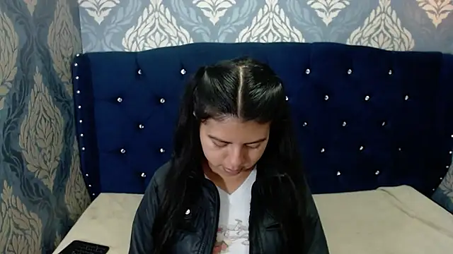 Snapshot of CarolineBrunx chatting on March 20, 3:23 am CarolineBrunx online show from March 20, 3:23 am