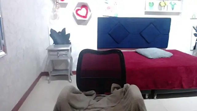 Snapshot of CarolineBrunx chatting on November 10, 3:38 am CarolineBrunx online show from November 10, 3:38 am