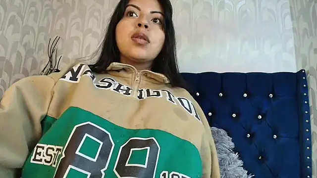 CarolineBrunx online show from May 18, 3:13 am