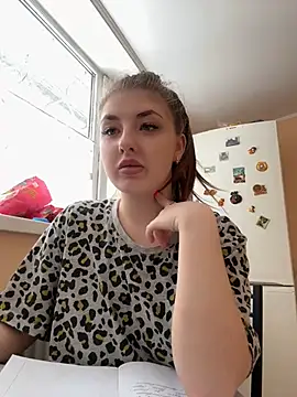 Snapshot of sexyy_girl_ chatting on December 16, 9:03 am sexyy girl  online show from December 16, 9:03 am