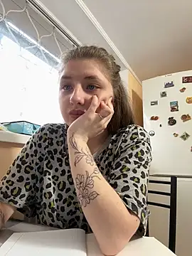 Snapshot of sexyy_girl_ chatting on March 15, 11:40 am sexyy girl  online show from March 15, 11:40 am