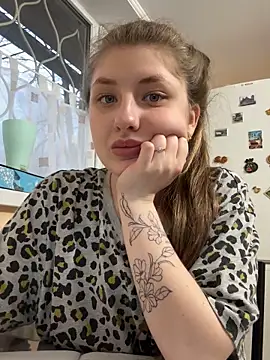 Snapshot of sexyy_girl_ chatting on March 15, 3:06 pm sexyy girl  online show from March 15, 3:06 pm