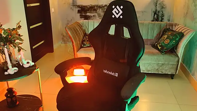 LolaAsmus online show from March 12, 11:20 am