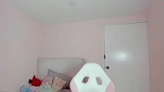 Snapshot of playsecrets chatting on January 20, 4:34 pm playsecrets online show from January 20, 4:34 pm