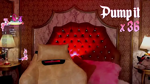 SoffiQueen online show from February 10, 2:10 pm