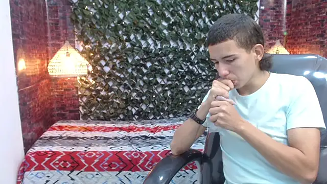 Snapshot of JackSwan18 chatting on January 22, 1:11 pm JackSwan18 online show from January 22, 1:11 pm