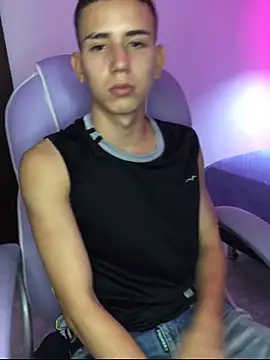 Snapshot of JackSwan18 chatting on October 11, 3:17 am JackSwan18 online show from October 11, 3:17 am