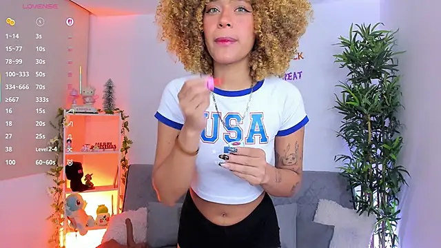 Snapshot of natty_romanof_18 chatting on November 7, 10:26 am natty romanof 18 online show from November 7, 10:26 am