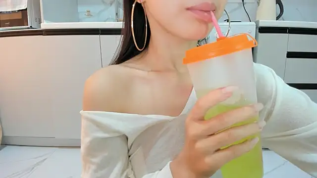 Mia Meow  online show from July 29, 9:18 am