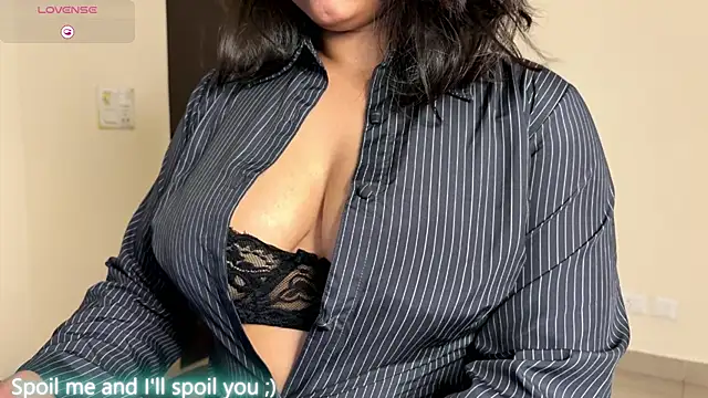 Snapshot of ohh_mona chatting on May 1, 7:18 pm ohh mona online show from May 1, 7:18 pm