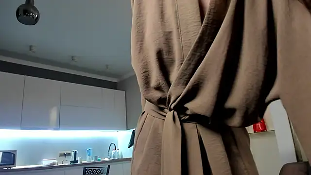 Emma Flin online show from December 7, 10:45 am