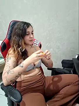 luuhcat09 online show from June 18, 5:06 pm