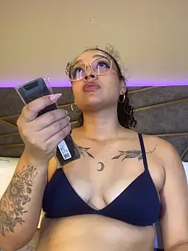 Snapshot of EMILYY_FOXY chatting on June 4, 7:42 pm EMILYY FOXY online show from June 4, 7:42 pm