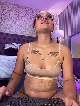 Snapshot of EMILYY_FOXY chatting on June 15, 7:05 pm EMILYY FOXY online show from June 15, 7:05 pm