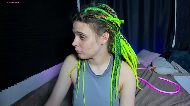 Snapshot of KIKI_Krash chatting on October 23, 10:36 am KIKI Krash online show from October 23, 10:36 am