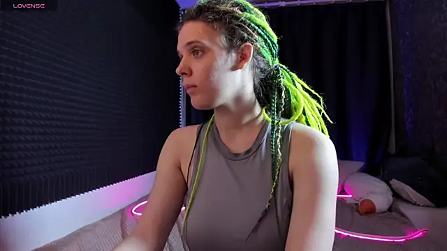 Snapshot of KIKI_Krash chatting on October 24, 10:55 am KIKI Krash online show from October 24, 10:55 am