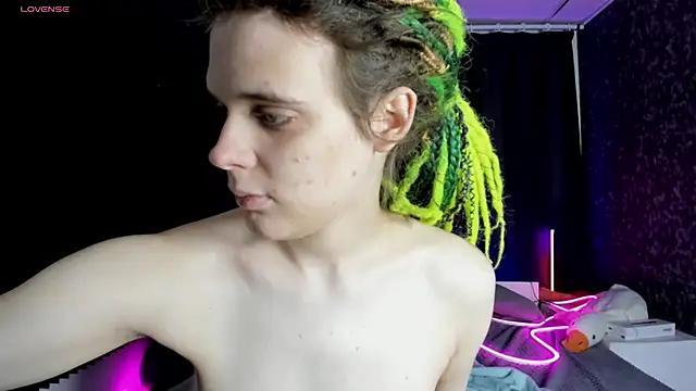 Snapshot of KIKI_Krash chatting on December 22, 10:23 am KIKI Krash online show from December 22, 10:23 am