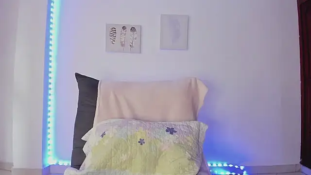 Snapshot of anniesweet- chatting on February 8, 1:33 pm anniesweet- online show from February 8, 1:33 pm