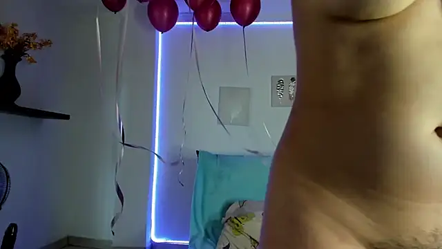 Snapshot of anniesweet- chatting on October 31, 1:45 pm anniesweet- online show from October 31, 1:45 pm