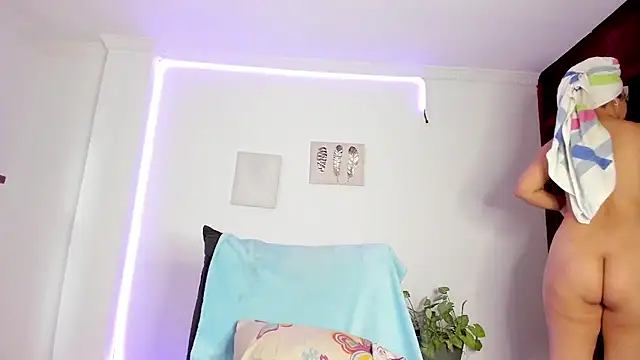 Snapshot of anniesweet- chatting on November 10, 1:43 pm anniesweet- online show from November 10, 1:43 pm