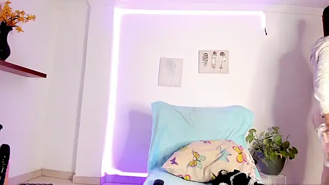 Snapshot of anniesweet- chatting on November 13, 1:10 pm anniesweet- online show from November 13, 1:10 pm