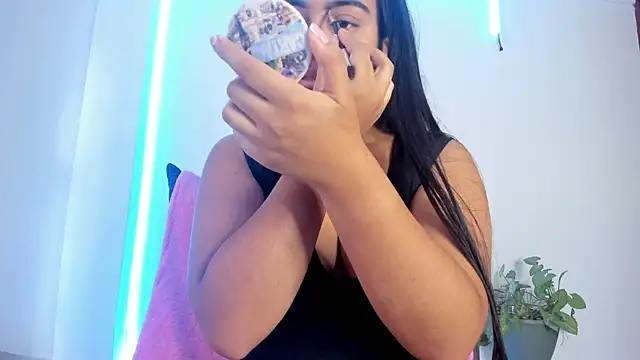 Snapshot of anniesweet- chatting on December 5, 2:14 pm anniesweet- online show from December 5, 2:14 pm