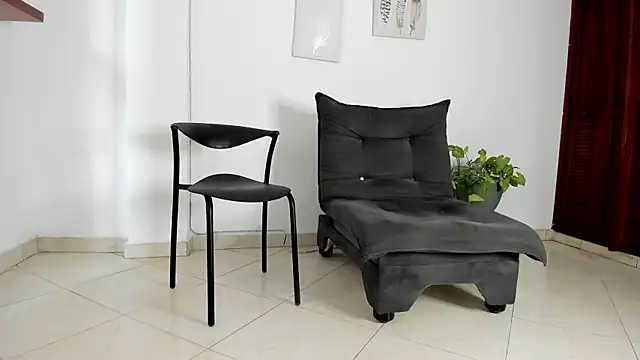 Snapshot of anniesweet- chatting on December 16, 1:05 pm anniesweet- online show from December 16, 1:05 pm