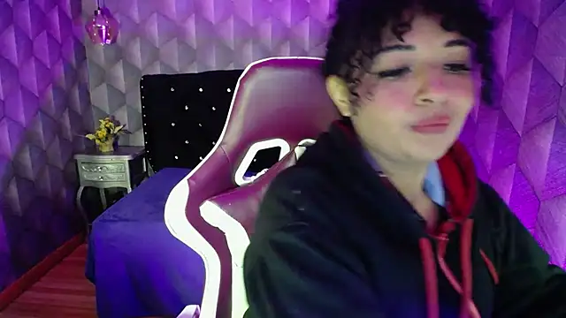 Sofiacowperx online show from February 19, 7:48 pm