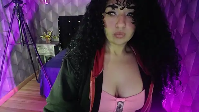 Sofiacowperx online show from February 26, 4:56 pm