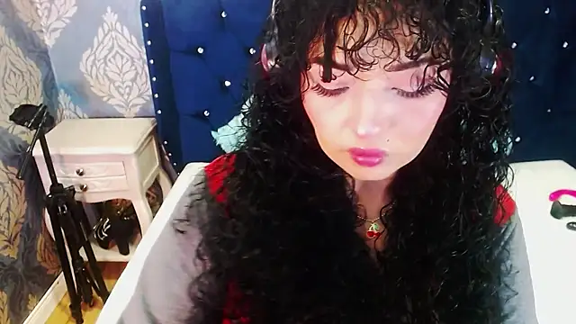 Sofiacowperx online show from June 26, 2:27 am
