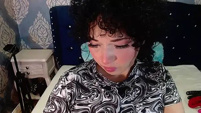 Sofiacowperx online show from June 28, 9:10 pm