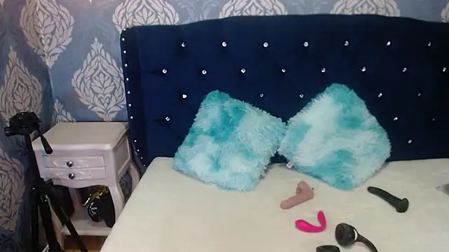Sofiacowperx online show from July 10, 7:38 pm