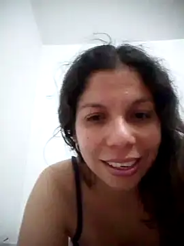Snapshot of Carliina_Soussa chatting on February 2, 4:15 am Carliina Soussa online show from February 2, 4:15 am