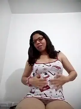 Snapshot of Carliina_Soussa chatting on February 4, 4:37 am Carliina Soussa online show from February 4, 4:37 am