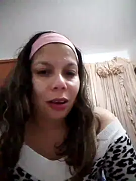 Snapshot of Carliina_Soussa chatting on November 17, 2:06 am Carliina Soussa online show from November 17, 2:06 am