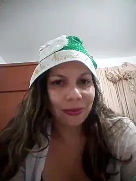 Snapshot of Carliina_Soussa chatting on December 3, 10:19 pm Carliina Soussa online show from December 3, 10:19 pm