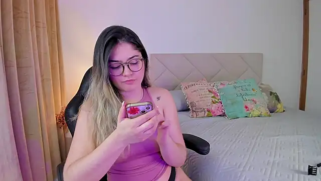 Lau Bee online show from December 30, 8:36 pm