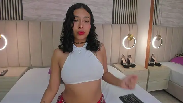 laura smith33 online show from October 15, 2:39 pm