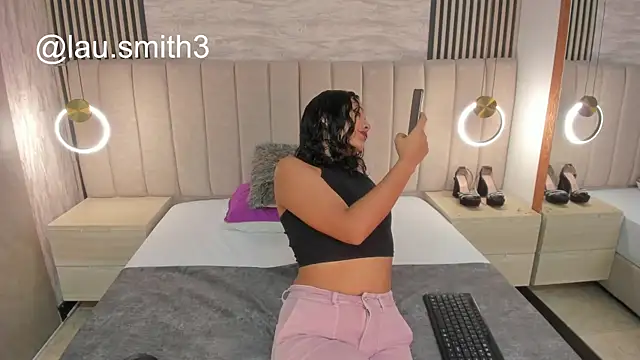 laura smith33 online show from November 4, 2:38 pm