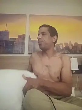 Snapshot of Tjskigh chatting on October 26, 2:28 am Tjskigh online show from October 26, 2:28 am