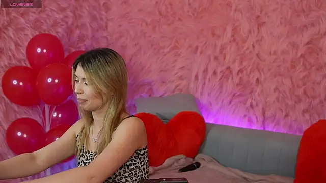 MayaRayy online show from February 19, 9:00 pm