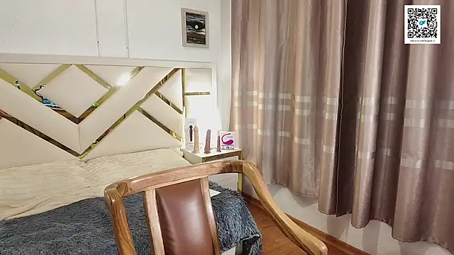 carolineamber  online show from September 25, 2:15 am