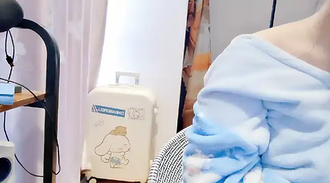 Snapshot of arena1357 chatting on March 23, 12:47 am arena1357 online show from March 23, 12:47 am