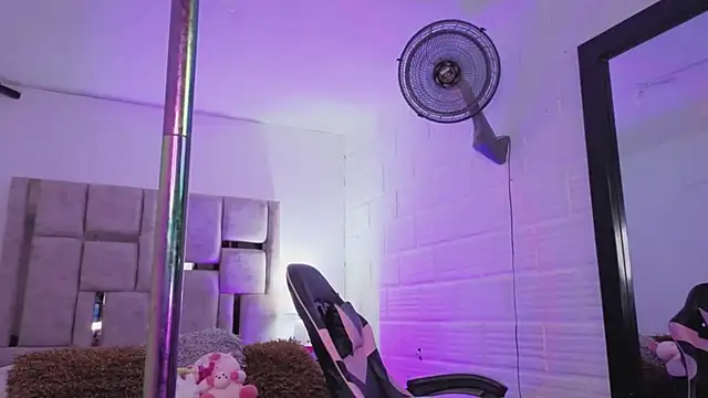 BonnieAnderson  online show from November 13, 9:58 pm