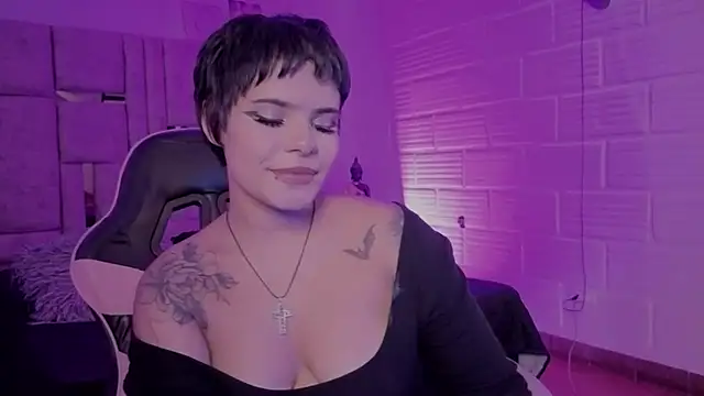 BonnieAnderson  online show from June 16, 9:06 pm