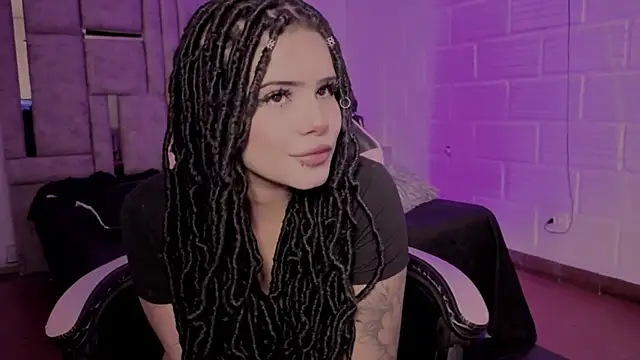 BonnieAnderson  online show from July 14, 9:20 pm