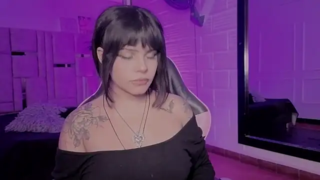 BonnieAnderson  online show from July 31, 4:45 am